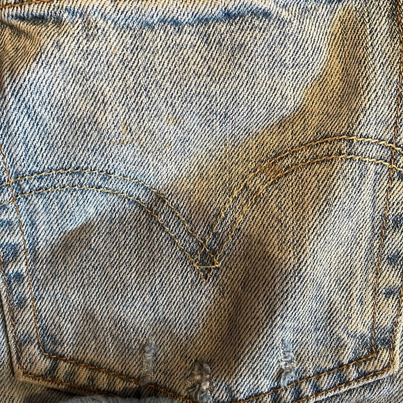Levi’s shorts - Picture 3 of 3
